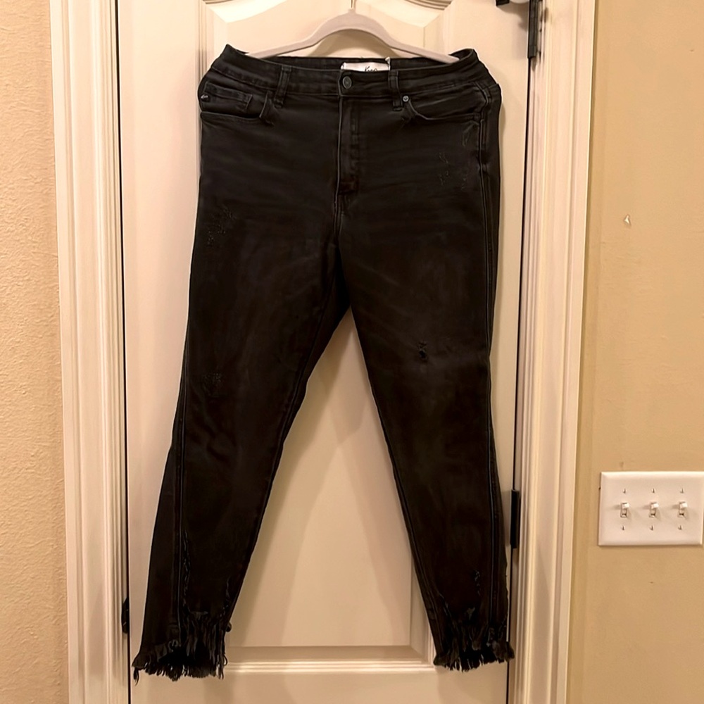 Super Cute, Gently worn, black distressed Kancan jeans